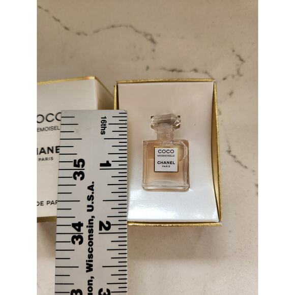 New Chanel COCO MADEMOISELLE Eau De Parfum Miniature Collectable .05 oz /1.5 ml - Picture 4 of 7
